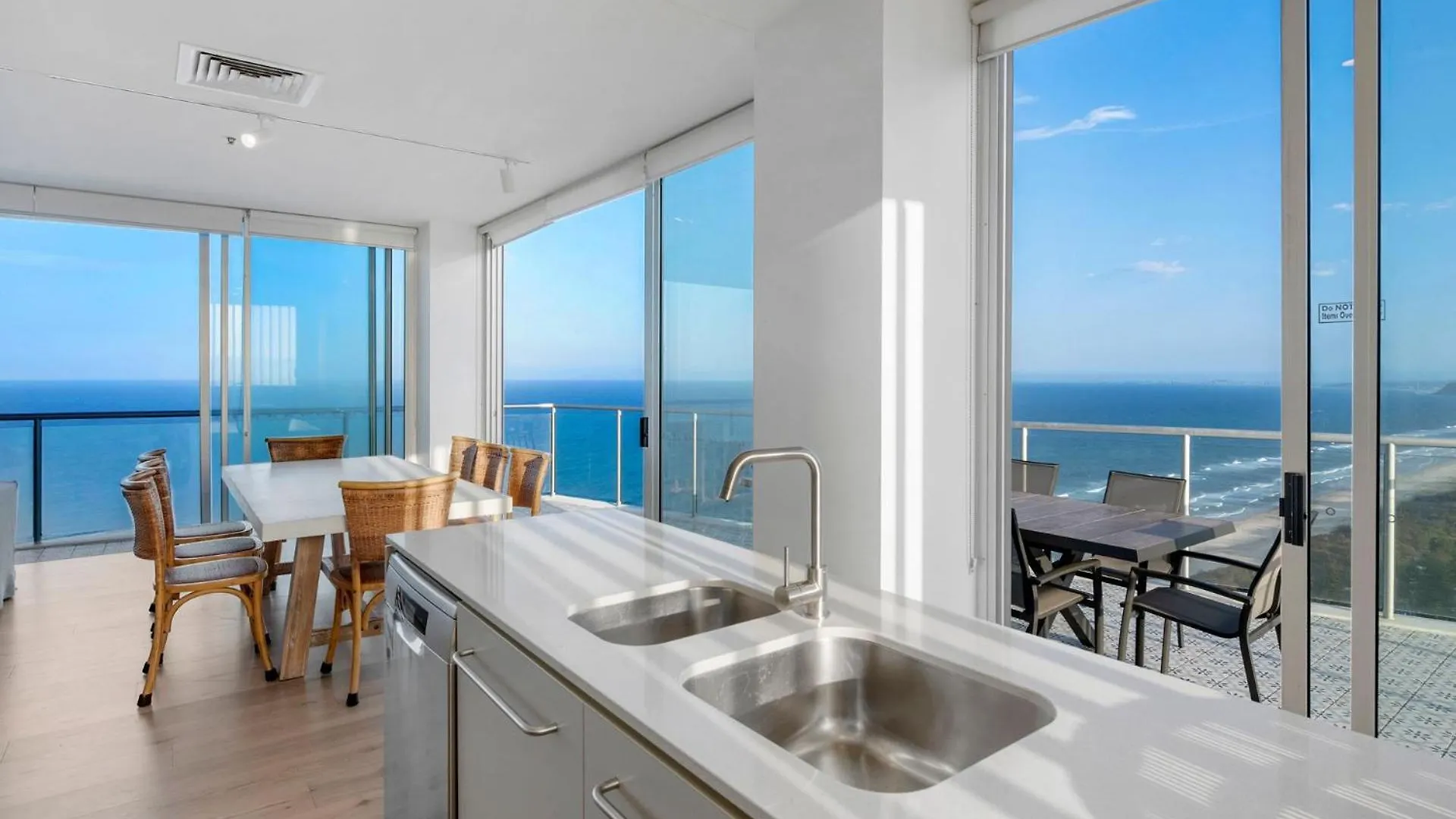Air On Broadbeach 2 Level Private Apartment - Coasthm Gold Coast