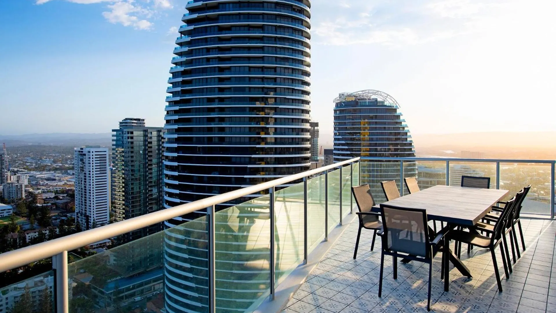 Air On Broadbeach 2 Level Private Apartment - Coasthm Gold Coast 0*,  Australia