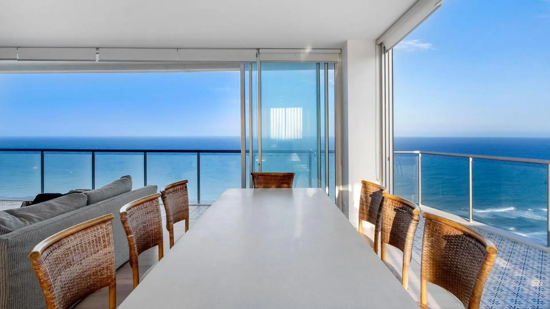 Air On Broadbeach 2 Level Private Apartment - Coasthm Gold Coast