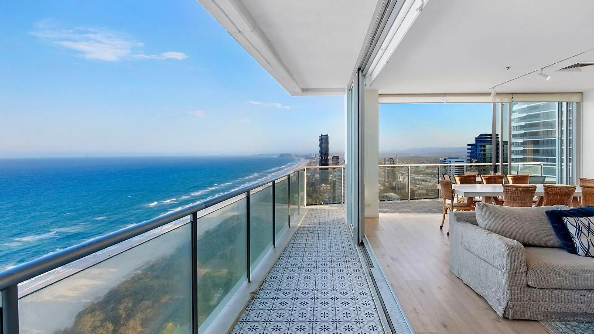 Air On Broadbeach 2 Level Private Apartment - Coasthm Gold Coast