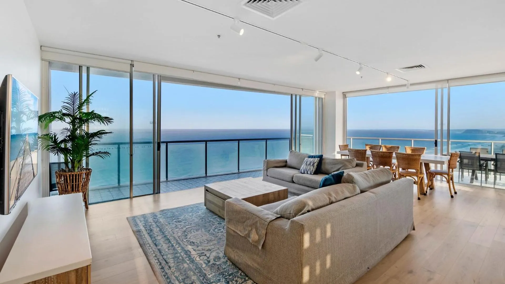 Air On Broadbeach 2 Level Private Apartment - Coasthm Gold Coast